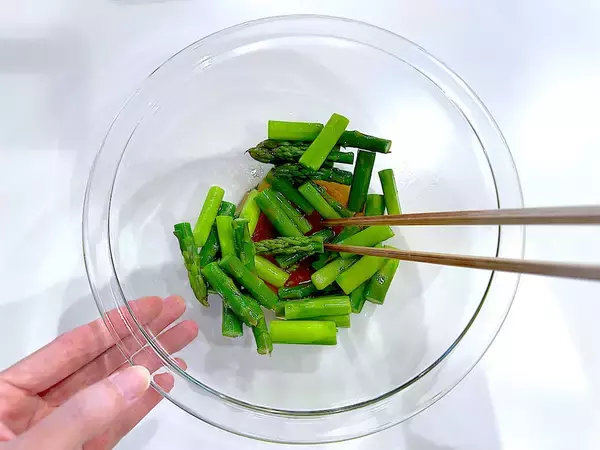 「【新発見】アスパラは「酢の物」が一番化ける！シャキ＆プリッな食感オモロ♡旨味を逃がさない農家流の裏ワザも」の画像
