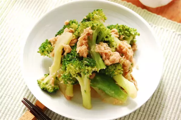 【疲れ目にはブロッコリー!?】爆速5分の「養生レシピ」で目をプロテクトしてみた！ツナ缶と混ぜるだけ♡