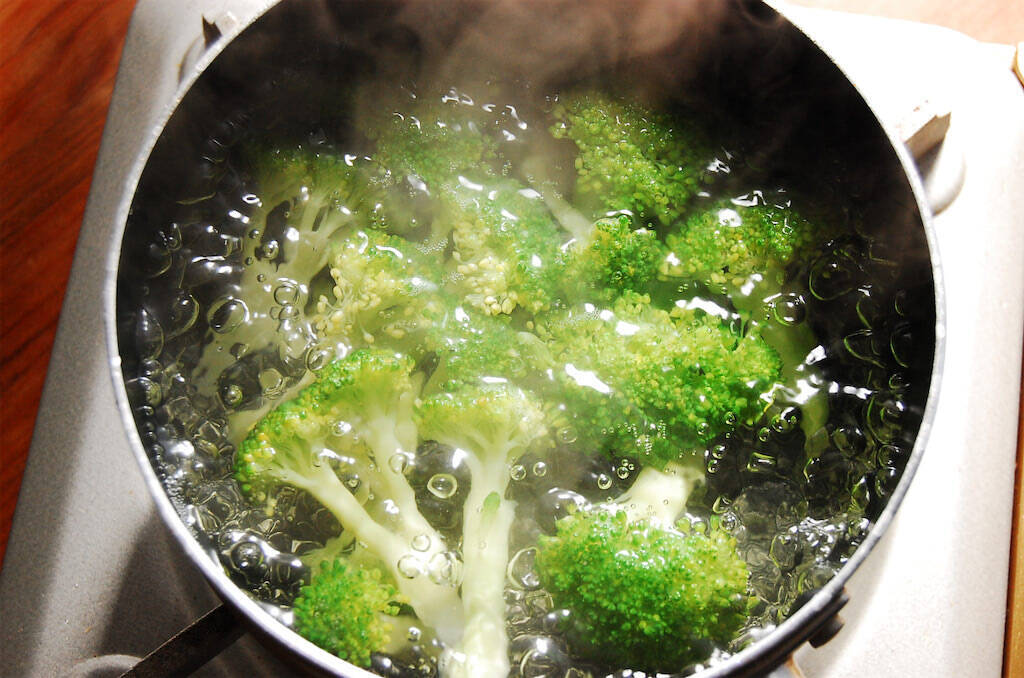 【疲れ目にはブロッコリー!?】爆速5分の「養生レシピ」で目をプロテクトしてみた！ツナ缶と混ぜるだけ♡