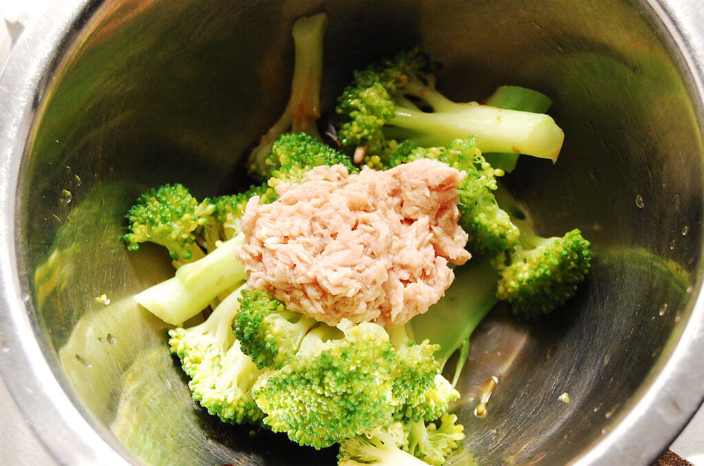 【疲れ目にはブロッコリー!?】爆速5分の「養生レシピ」で目をプロテクトしてみた！ツナ缶と混ぜるだけ♡