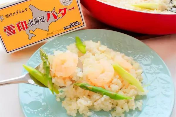 【秘訣はバターコーティング】軽やかでマロい「洋風炊き込みご飯」作ってみた！生米がワンパンでふっくら♪