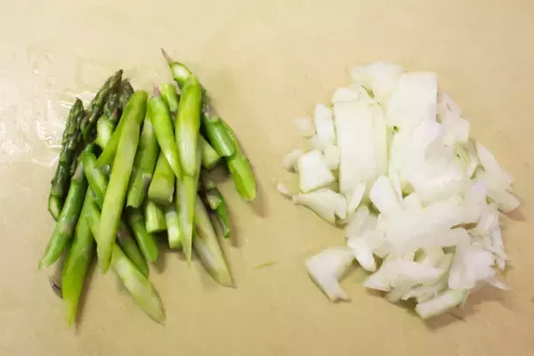 「【秘訣はバターコーティング】軽やかでマロい「洋風炊き込みご飯」作ってみた！生米がワンパンでふっくら♪」の画像