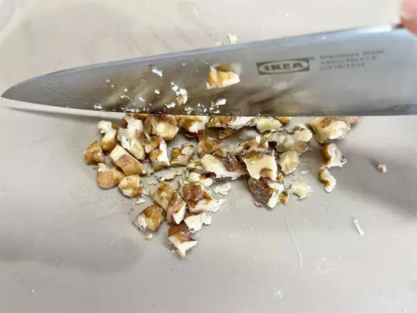 「【衝撃！おせち活用術】え、伊達巻ではさむの!?お正月残りでやみつきスイーツ「レーズンサンド」作ってみた！」の画像