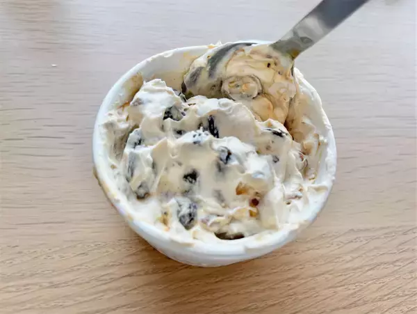 「【衝撃！おせち活用術】え、伊達巻ではさむの!?お正月残りでやみつきスイーツ「レーズンサンド」作ってみた！」の画像