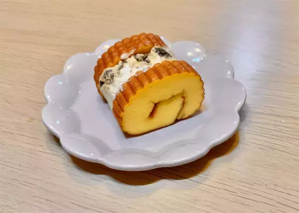 「【衝撃！おせち活用術】え、伊達巻ではさむの!?お正月残りでやみつきスイーツ「レーズンサンド」作ってみた！」の画像