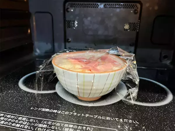 「ちょっとジャンクな卵かけご飯！ベーコンに鶏ガラスープの素、にんにく…コレ考えた人天才です！！」の画像
