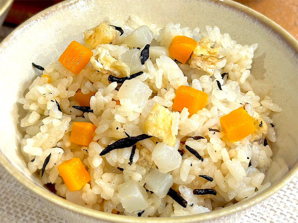 【炊き込みご飯に大根!?】想像の斜め上な「大根飯」作ろう！存在感バツグンのさいの目大根が超ジュ～シ～♡