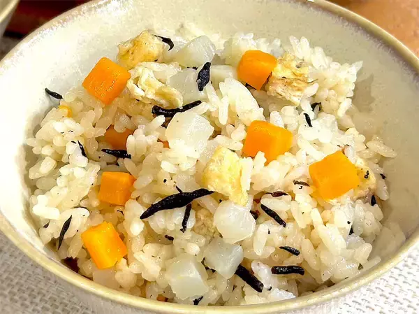 「【炊き込みご飯に大根!?】想像の斜め上な「大根飯」作ろう！存在感バツグンのさいの目大根が超ジュ～シ～♡」の画像