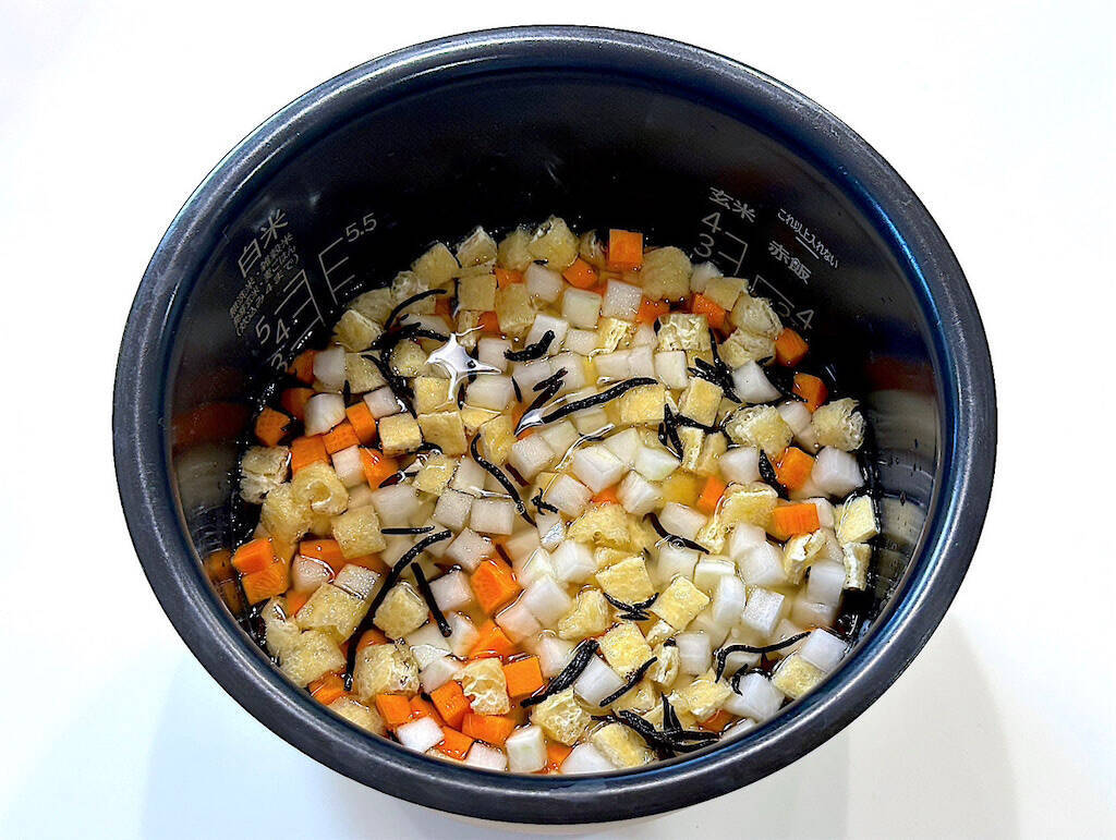 【炊き込みご飯に大根!?】想像の斜め上な「大根飯」作ろう！存在感バツグンのさいの目大根が超ジュ～シ～♡