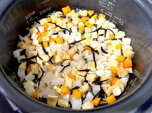 「【炊き込みご飯に大根!?】想像の斜め上な「大根飯」作ろう！存在感バツグンのさいの目大根が超ジュ～シ～♡」の画像