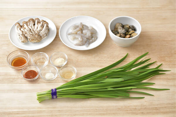 ニラ農家直伝 パクチーの代用でニラ増し増し お手軽トムヤムクン すっぱ辛くて暑さ 疲れ吹っ飛ぶ 22年5月7日 エキサイトニュース