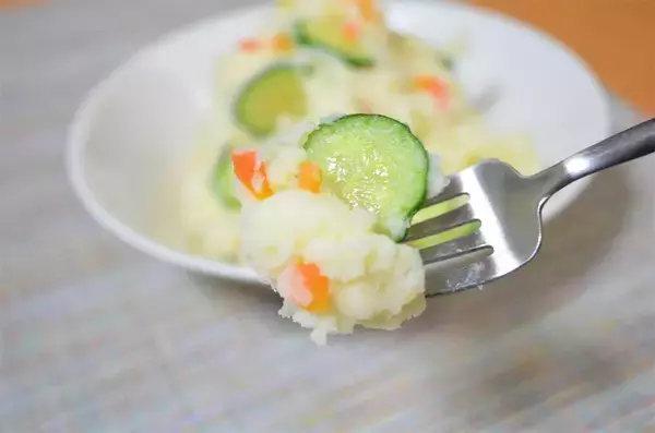 「ノンオイルで超コク甘♡「ミルクポテトサラダ」作ってみた！え、じゃがいもを牛乳で煮る!?【農家直伝】」の画像