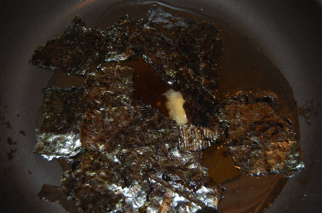 【家計救済レシピ】コク深く豊かな風味が堪らない「黒い鶏マヨ」に挑戦♪海苔×マヨで磯の香りな逸品に♡