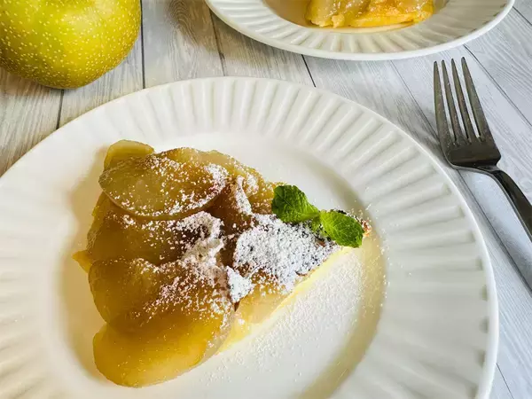 「【え、梨とホケミで!?】ほんのりビターな「タタンケーキ」作ろう！ワンパンで焼けちゃって手間パ最強【農家直伝】」の画像