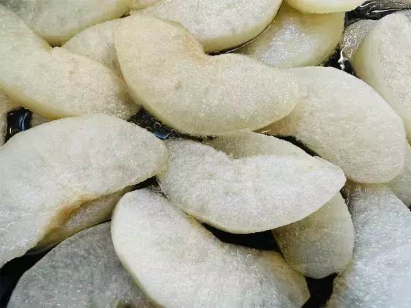 「【え、梨とホケミで!?】ほんのりビターな「タタンケーキ」作ろう！ワンパンで焼けちゃって手間パ最強【農家直伝】」の画像