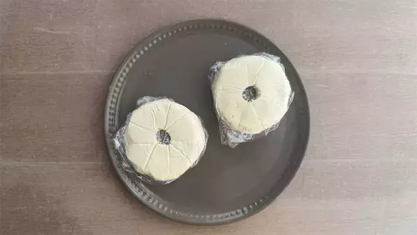 「発酵・こね・茹で、全部なし!?「米粉のベーグルサンド風」はレンチンだけでむっちり♪【元パティシエ直伝】」の画像