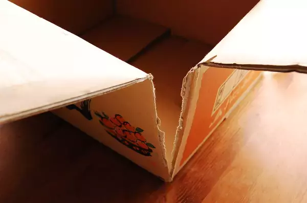 「【引っ越しの超裏ワザ】え、「重い段ボール箱を楽に運ぶ方法」だと!?もはや重労働ではない!?試してみた」の画像