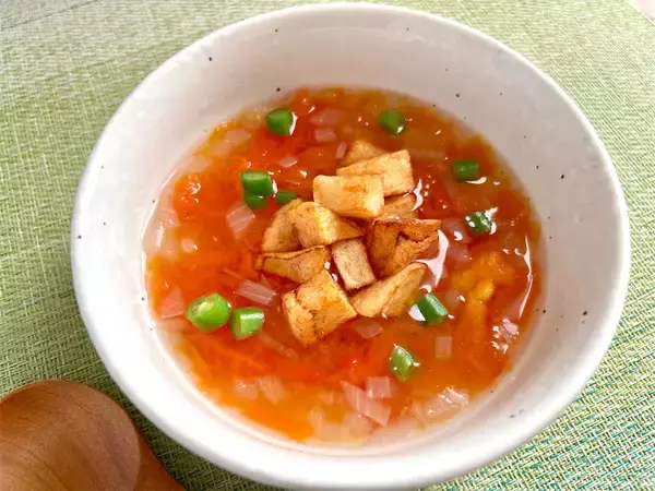 「【昭和のトマトスープ】揚げじゃがクルトンが絶品すぎる！トマトを煮込むのは「和風だし」だって!?」の画像