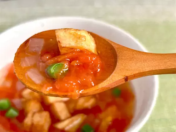 「【昭和のトマトスープ】揚げじゃがクルトンが絶品すぎる！トマトを煮込むのは「和風だし」だって!?」の画像