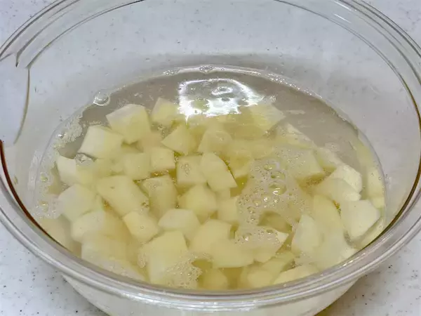 「【昭和のトマトスープ】揚げじゃがクルトンが絶品すぎる！トマトを煮込むのは「和風だし」だって!?」の画像