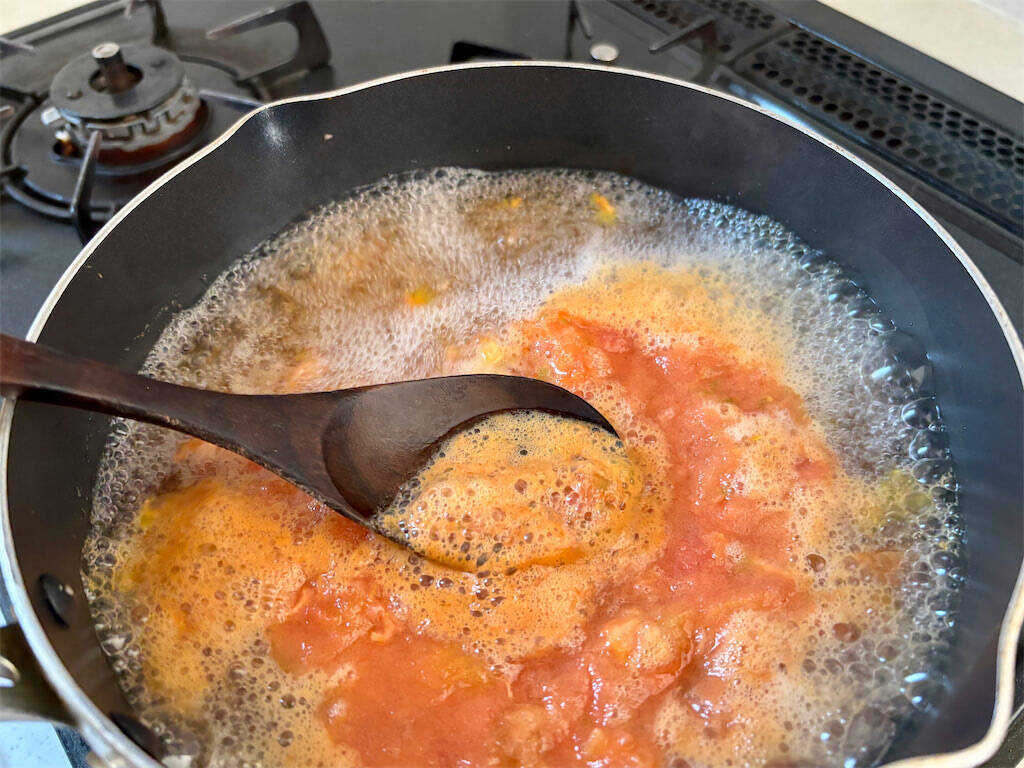 【昭和のトマトスープ】揚げじゃがクルトンが絶品すぎる！トマトを煮込むのは「和風だし」だって!?
