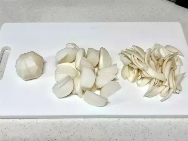 「とろり濃厚な醤油！独特の風味がクセになる「小カブのたまりしょうゆ漬け」作ろう！角のない優しいお味♡」の画像