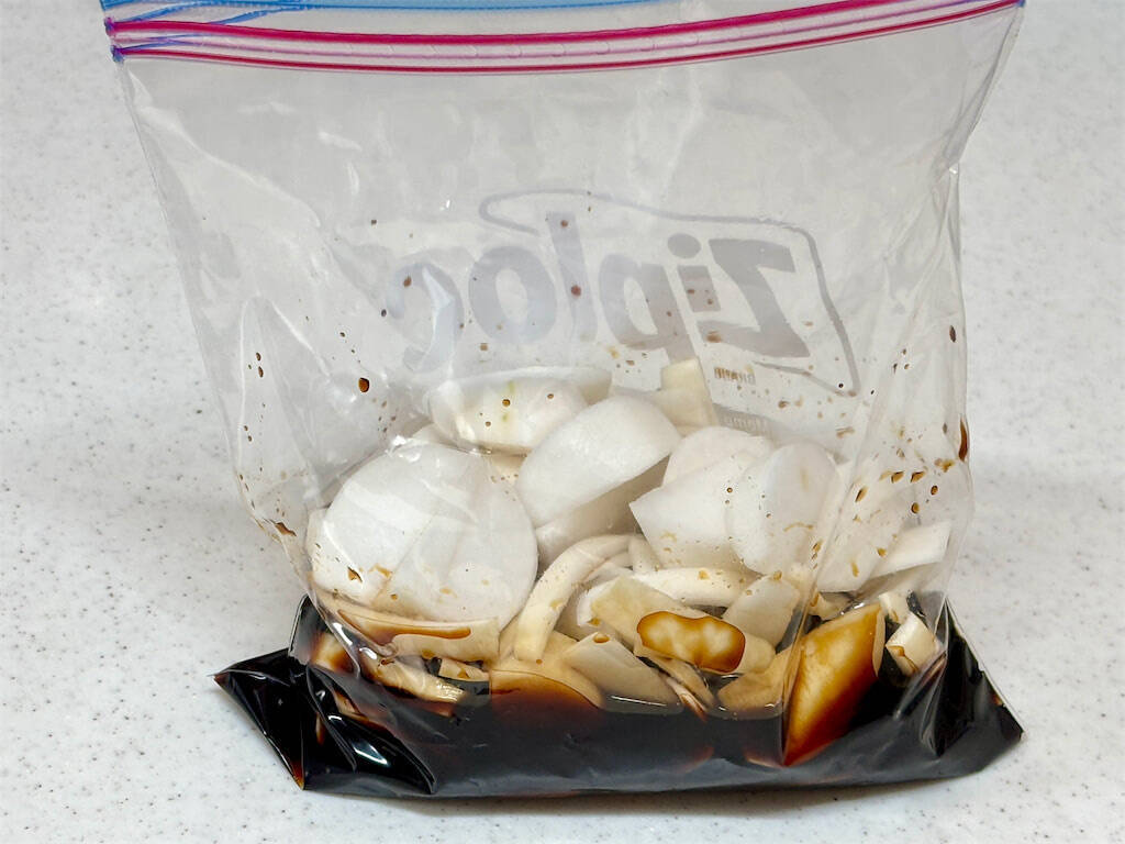 とろり濃厚な醤油！独特の風味がクセになる「小カブのたまりしょうゆ漬け」作ろう！角のない優しいお味♡