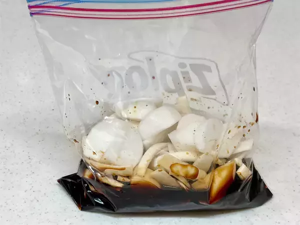 「とろり濃厚な醤油！独特の風味がクセになる「小カブのたまりしょうゆ漬け」作ろう！角のない優しいお味♡」の画像