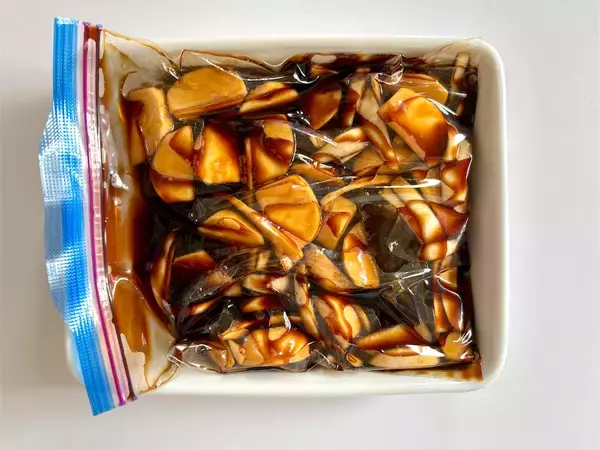 「とろり濃厚な醤油！独特の風味がクセになる「小カブのたまりしょうゆ漬け」作ろう！角のない優しいお味♡」の画像