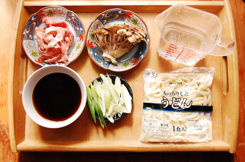 いつもの「めんつゆ」をネギ・肉・きのこで格上げ！5分で簡単「舞茸入り肉うどん」で鼻通りもよくなった話♡