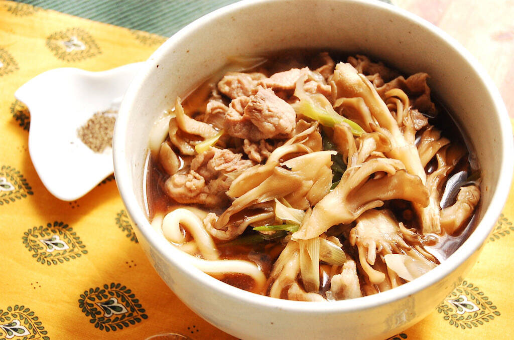 いつもの「めんつゆ」をネギ・肉・きのこで格上げ！5分で簡単「舞茸入り肉うどん」で鼻通りもよくなった話♡