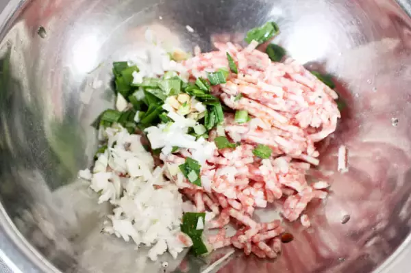 「【バター偏愛】マニアな長尾さん考案「バター餃子」に挑戦！クロワッサンみたい⁉【我流しか勝たん！】」の画像