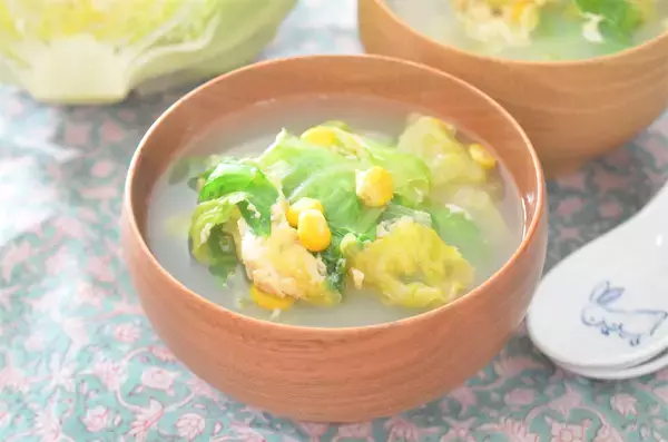 「【レタスの新定番】冬は断然スープがいい！コーンと卵入り「中華風スープ」作ってみた♪これはホッとする♡」の画像