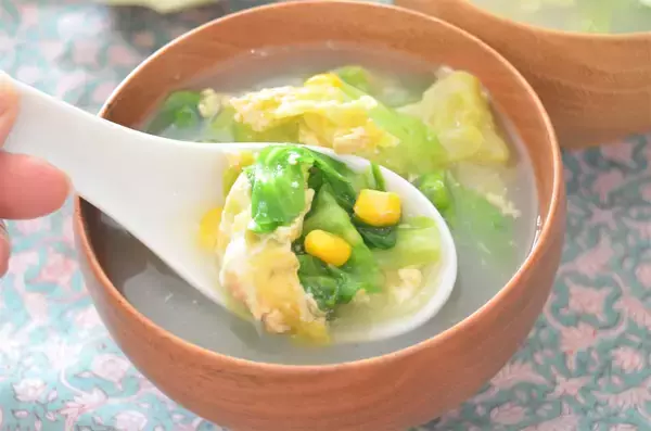 「【レタスの新定番】冬は断然スープがいい！コーンと卵入り「中華風スープ」作ってみた♪これはホッとする♡」の画像
