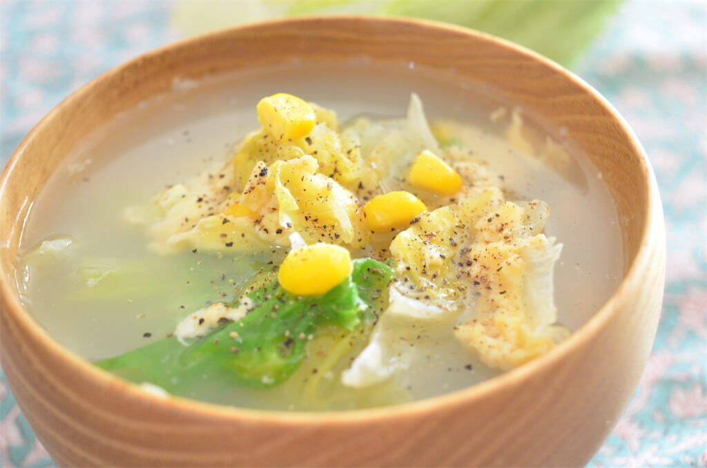 【レタスの新定番】冬は断然スープがいい！コーンと卵入り「中華風スープ」作ってみた♪これはホッとする♡