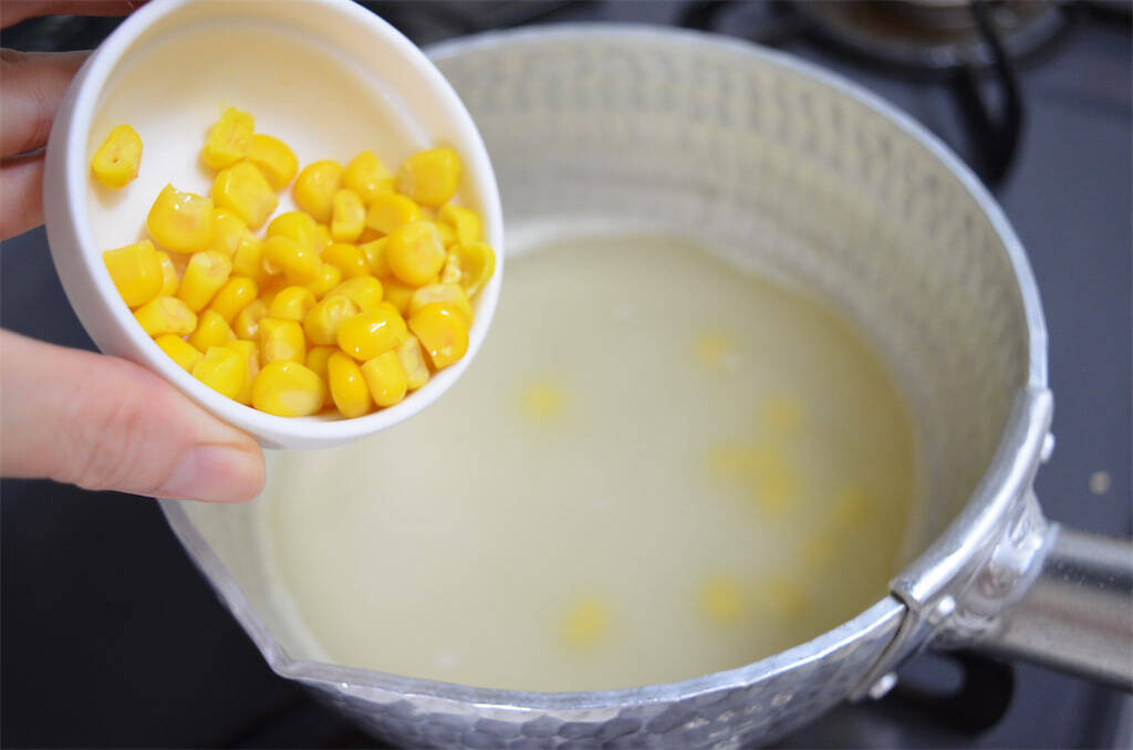 【レタスの新定番】冬は断然スープがいい！コーンと卵入り「中華風スープ」作ってみた♪これはホッとする♡