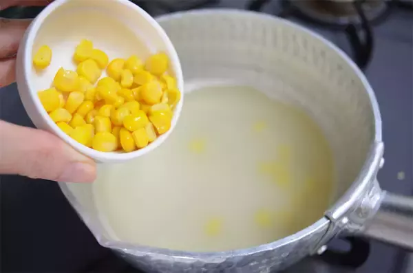 「【レタスの新定番】冬は断然スープがいい！コーンと卵入り「中華風スープ」作ってみた♪これはホッとする♡」の画像