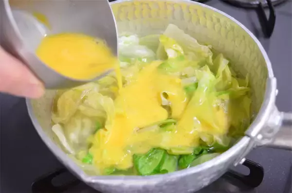 「【レタスの新定番】冬は断然スープがいい！コーンと卵入り「中華風スープ」作ってみた♪これはホッとする♡」の画像