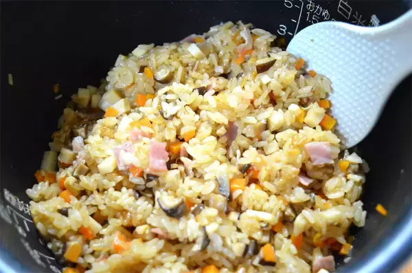 「【農家直伝】蒸し器不要！炊飯器でモッチモチな「簡単ちまき風」作ってみた！確かにあの葉っぱの中身だ♪」の画像