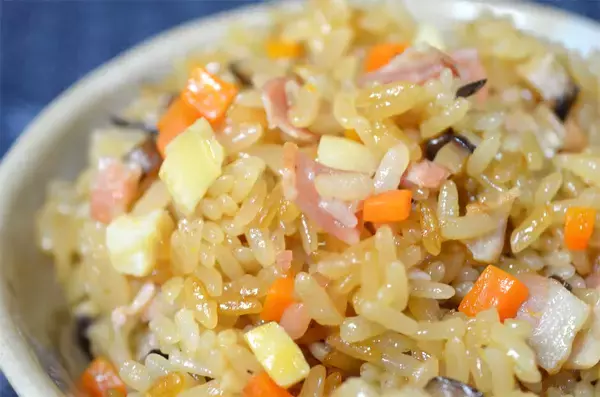 「【農家直伝】蒸し器不要！炊飯器でモッチモチな「簡単ちまき風」作ってみた！確かにあの葉っぱの中身だ♪」の画像