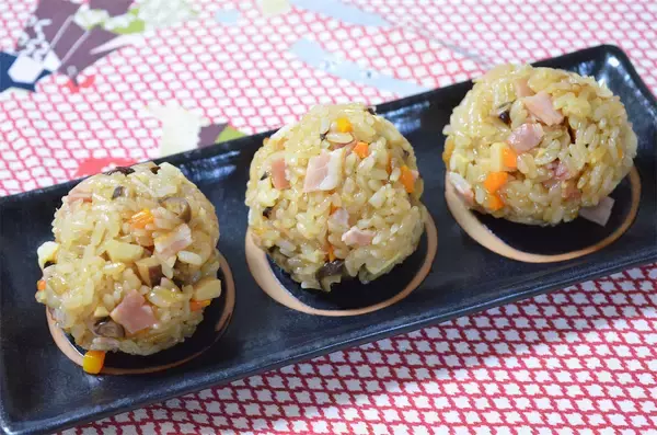 「【農家直伝】蒸し器不要！炊飯器でモッチモチな「簡単ちまき風」作ってみた！確かにあの葉っぱの中身だ♪」の画像