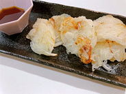 【新玉ねぎは片栗粉と混ぜて焼こう】ポイントは「浸透圧」「弱火」の2点！玉葱だけでここまで旨い甘～い♡