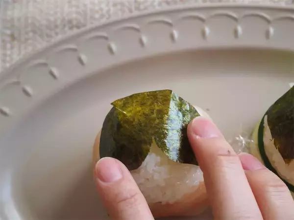 「【おにぎりでひな人形】生ハム＆きゅうりで巻いて「おひなさまプレート」にしてみた！キュートさ120％♡」の画像