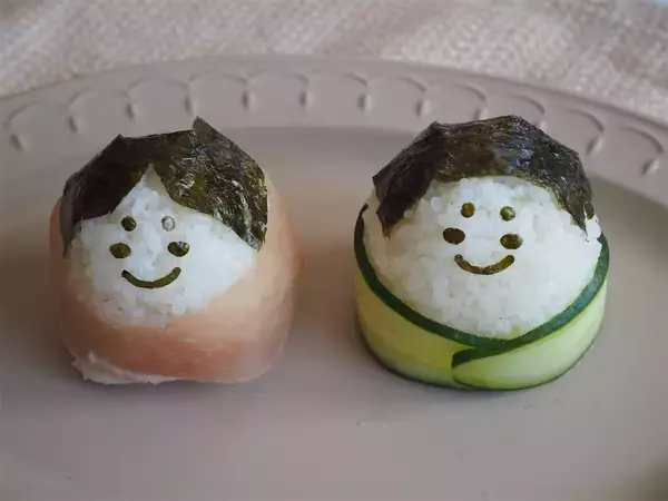 「【おにぎりでひな人形】生ハム＆きゅうりで巻いて「おひなさまプレート」にしてみた！キュートさ120％♡」の画像