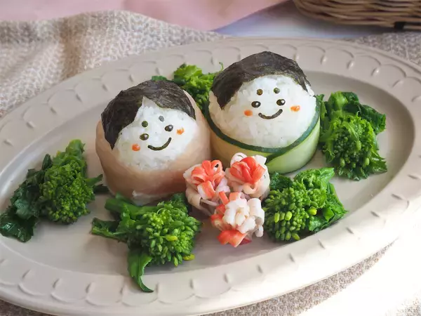 「【おにぎりでひな人形】生ハム＆きゅうりで巻いて「おひなさまプレート」にしてみた！キュートさ120％♡」の画像