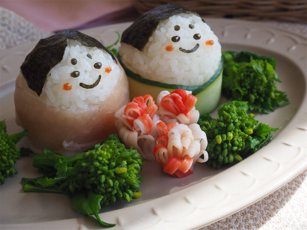 【おにぎりでひな人形】生ハム＆きゅうりで巻いて「おひなさまプレート」にしてみた！キュートさ120％♡