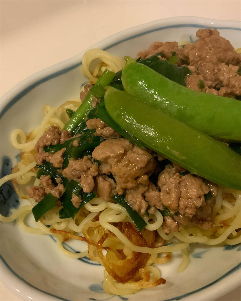 【焼きそばの脱マンネリ】ニラをドーン！ひき肉あんかけトロ〜リのこんがり麺にキッズ大歓声！【Ayumiの漫画】