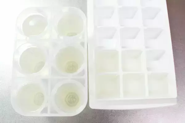 「【昭和レトロ】懐かしのソーダ味な「アイスキャンディー」作ってみた♪ん、遠くにガリガリ君がいるよ～♡」の画像