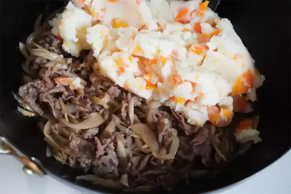 「ブラジルの粉モン「パステル」がカリモチッうま～！具は肉じゃが風なの♡ぜひ国産小麦粉で！【農家直伝】」の画像