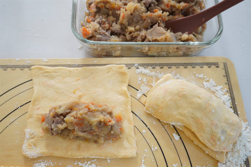 ブラジルの粉モン「パステル」がカリモチッうま～！具は肉じゃが風なの♡ぜひ国産小麦粉で！【農家直伝】